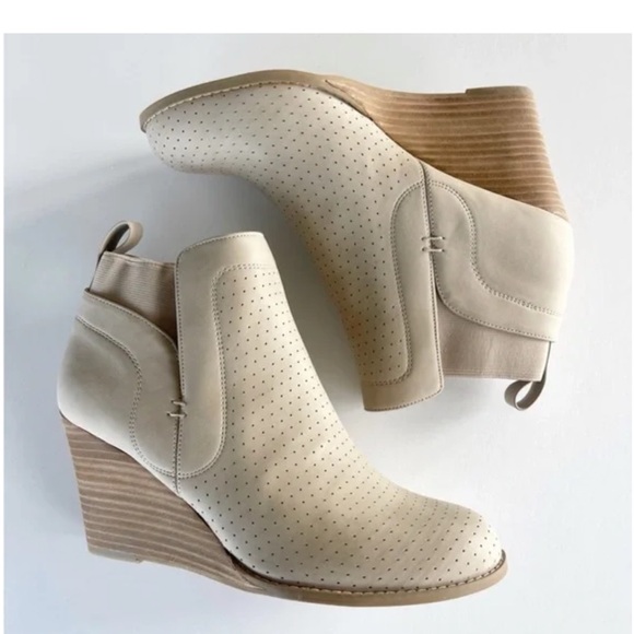 New Dolce Vita WOMENS booties Gerdy beige ankle wedges - Picture 8 of 15